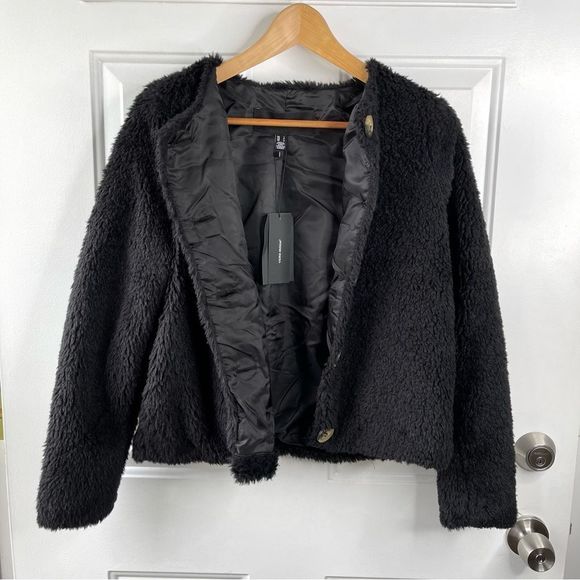 Vero Moda NWT Amanda Short Black Faux Fur Teddy Jacket Size Small - Picture 2 of 6